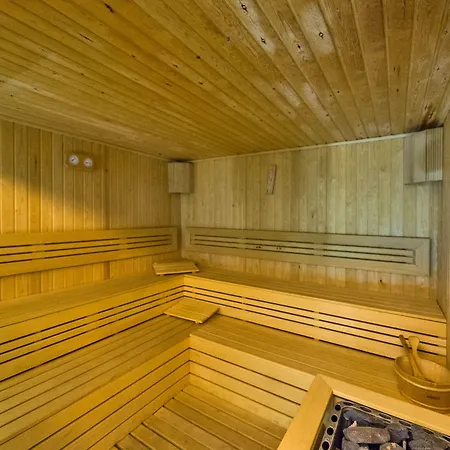 Hotel Great Fortune & 4*