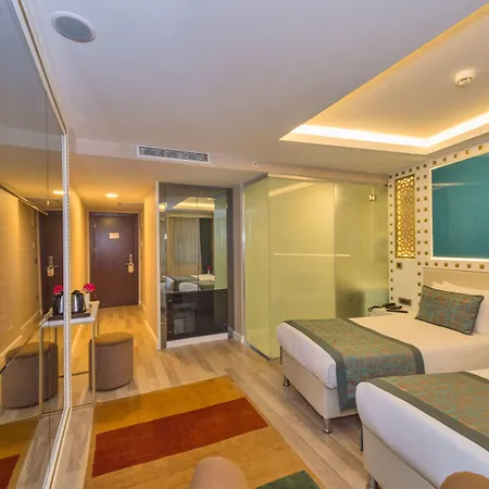 Hotel Great Fortune & 4*